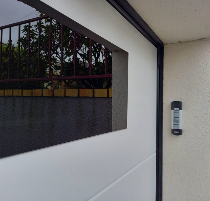 hublot porte de garage vitre teintee 1