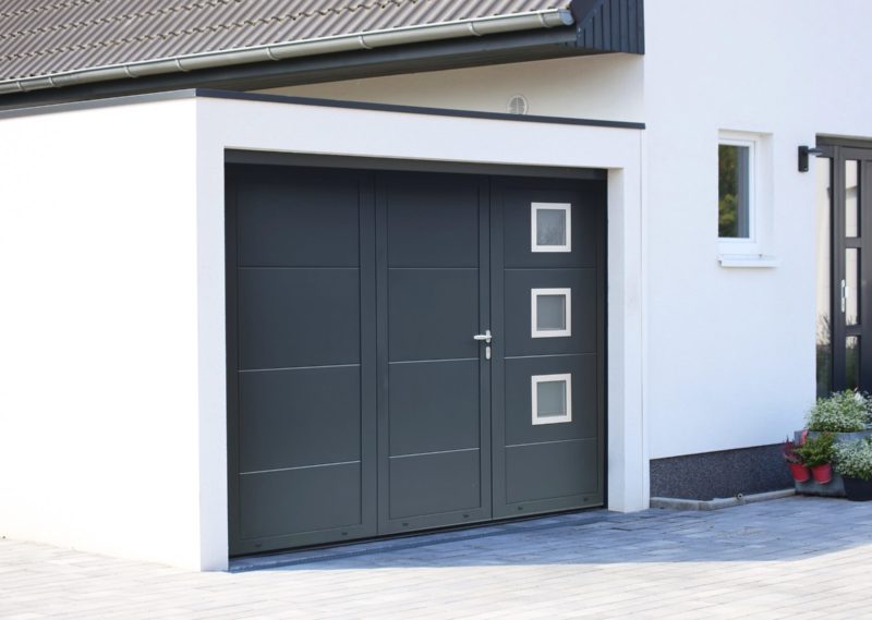 porte de garage battante hublots scaled