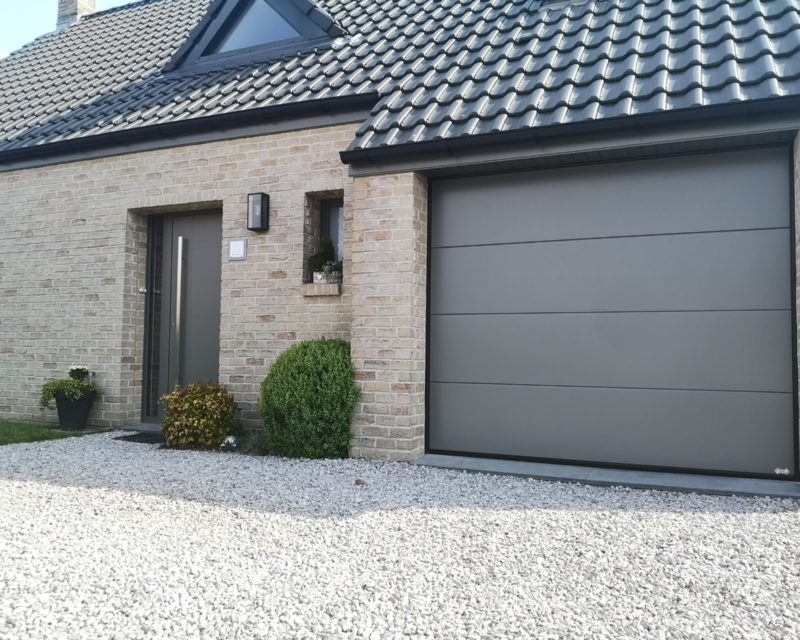 porte de garage sectionnelle lisse gris 3 scaled