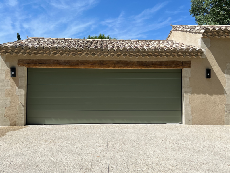 porte de garage sectionnelle lisse vert 2