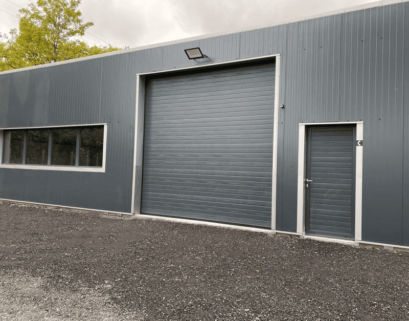 porte industrielle gris sda avec portillon incorpore