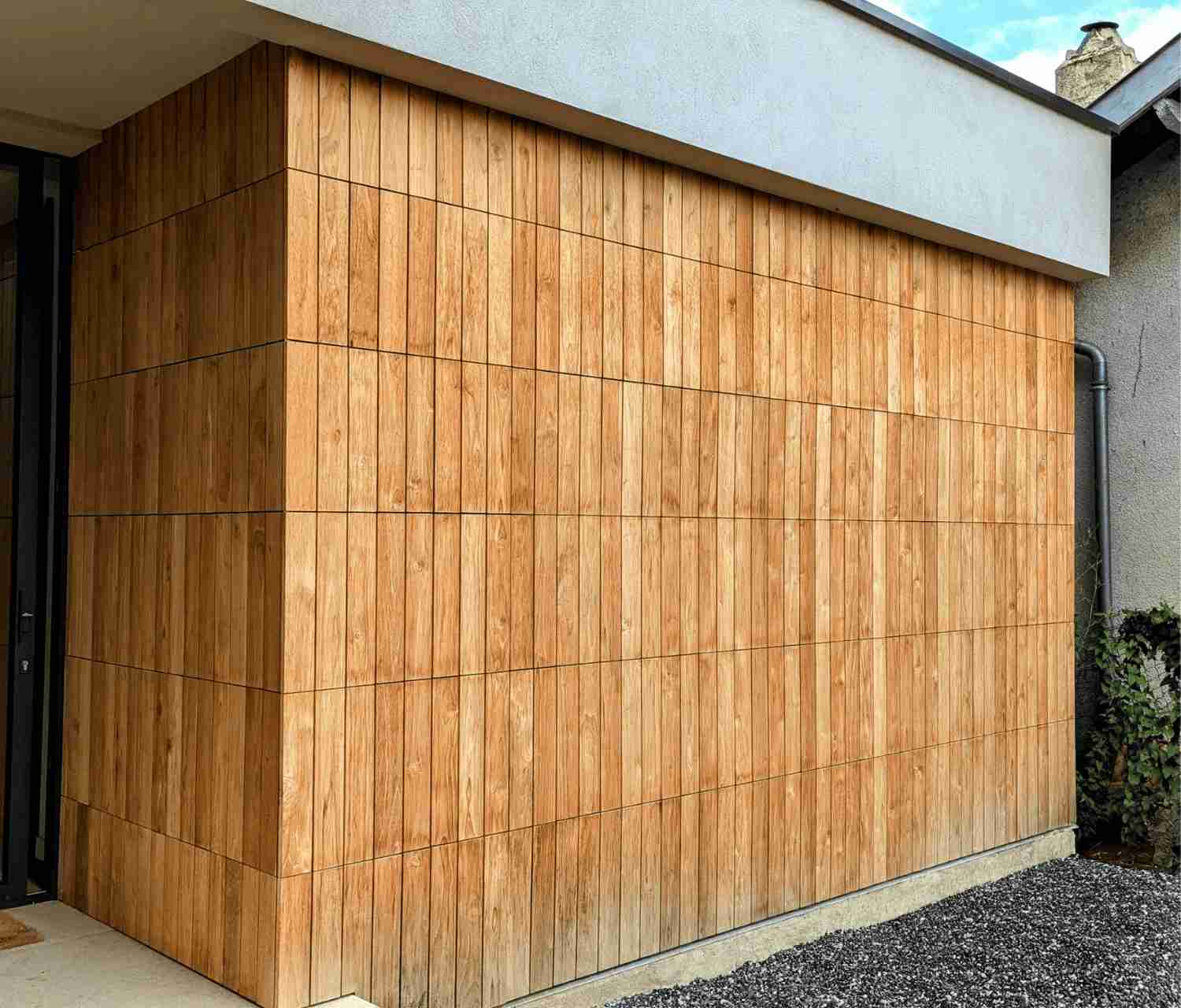 porte garage invisible bois bardage finition